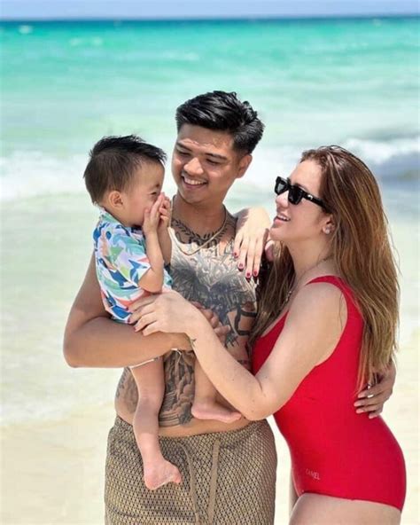 ‘Hot momma!’: Angeline Quinto wows with beach photos.